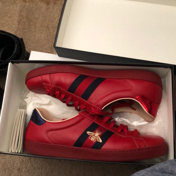 gucci ace embroidered sneaker red